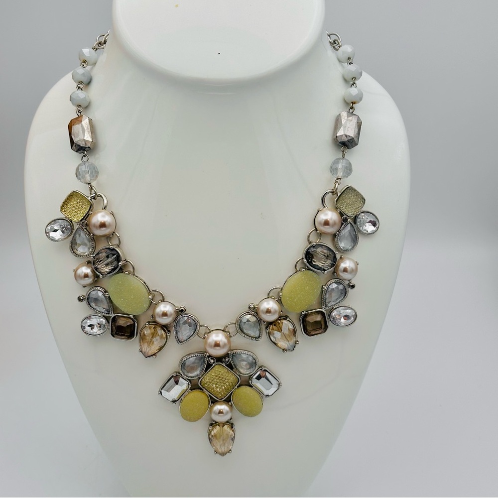 CHICO’S Pearl Crystal Druzy Cluster Silver BIB Statement Necklace